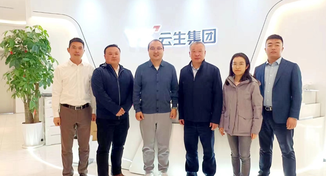 南京市秦淮区人社局领导一行莅临z6尊龙官方网站集团走访交流