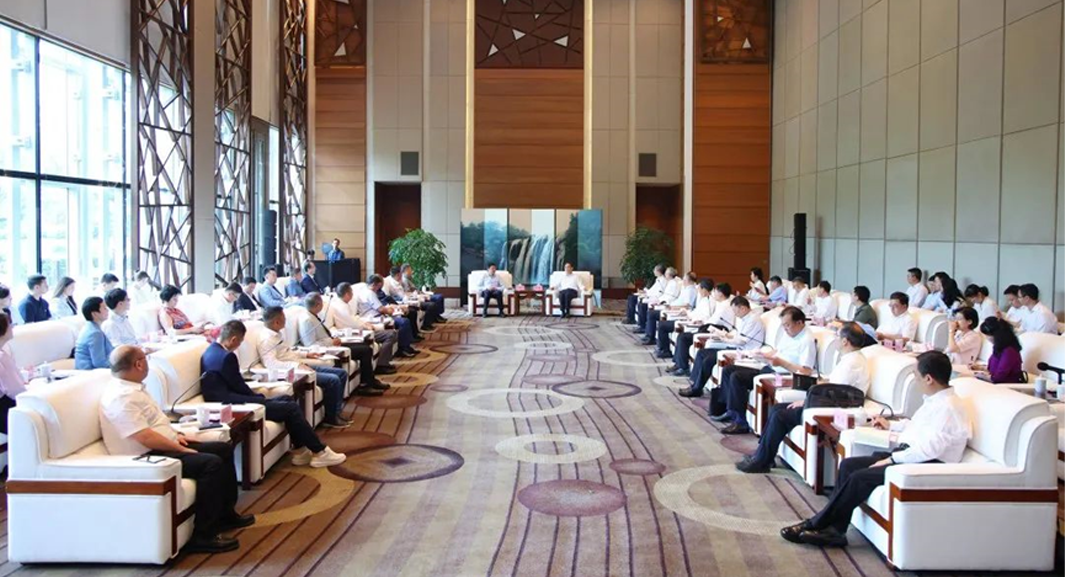 贵州省委书记徐麟会见新沪商企业家代表团一行，董事长李贤威受邀参与座谈