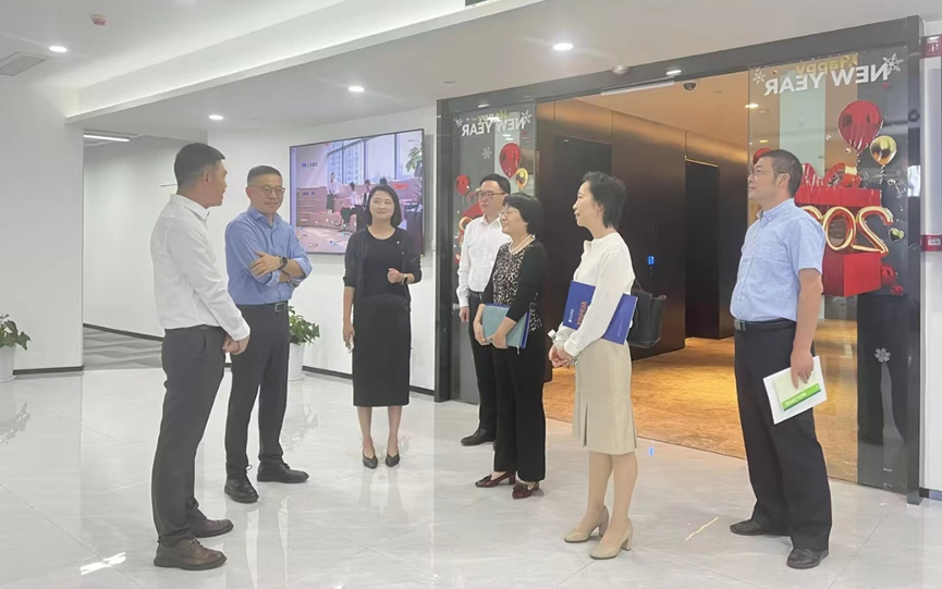 上海市闵行区人大常委会副主任、总工会主席杨其景一行领导莅临z6尊龙官方网站集团走访调研