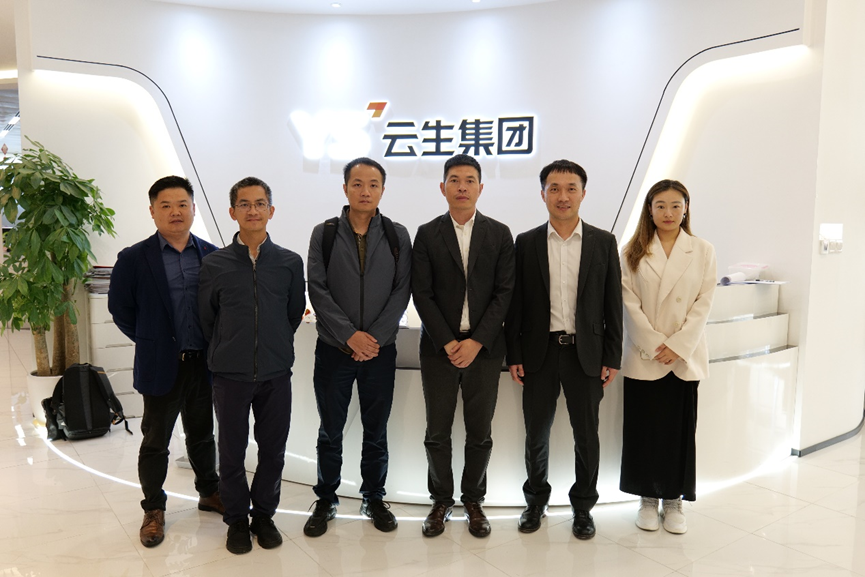 深圳市罗湖区人力资源局党组书记、局长何炼一行领导莅临z6尊龙官方网站集团调研走访