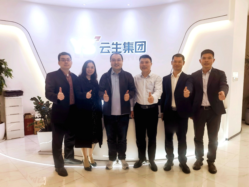 深圳市南山区工信局副局长陈深辉一行莅临z6尊龙官方网站集团调研走访