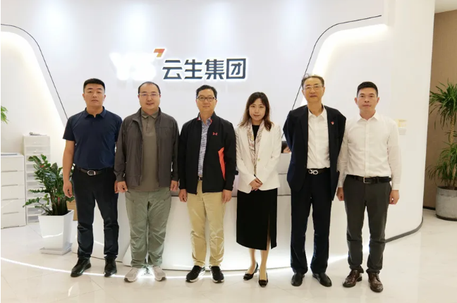 深圳前海管理局专业服务业处处长周耀荣一行莅临z6尊龙官方网站集团调研走访