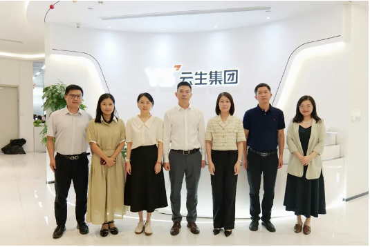 宁波市北仑区副区长程展一行领导莅临z6尊龙官方网站集团走访交流